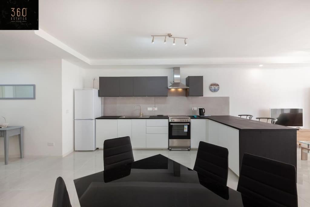 Spacious 2Br Apt In Qawra - Perfect For Families By 360 Estates St. Paul's Bay Exteriör bild